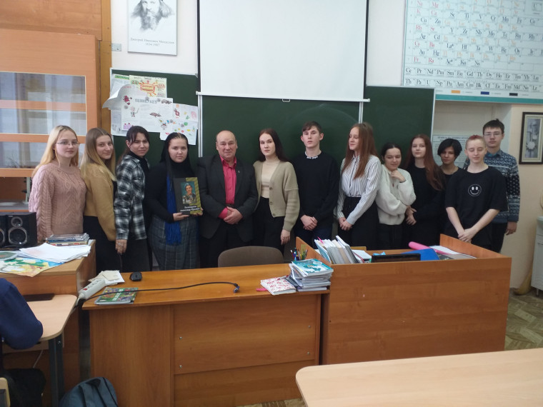 ЮРИЙ ДМИТРИЕВИЧ ПОЛИКАРПОВ В ГОСТЯХ У ШКОЛЬНИКОВ.