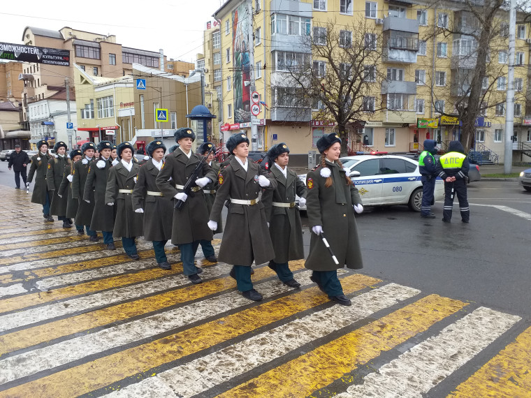 ШКОЛА В ПОЧЕТНОМ КАРАУЛЕ!.